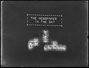 1917年1月、ニューヨーク市のセルツニックエンタープライズの広告用の照明付き看板と投光照明付き看板