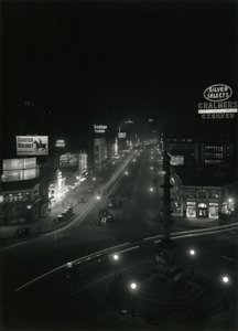 コロンバスサークルの夜景、1910〜21年頃 作： William Davis Hassler
