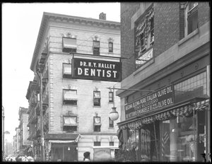 1916年8月2日、ニューヨーク市の1456セントニコラスアベニューにあるHYハレー博士のサイン 作： William Davis Hassler