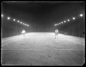 1915年7月、夜、正体不明のクレイテニスコートで2人の若者 作： William Davis Hassler