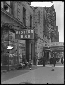 1916年4月28日、ニューヨークシティのW. 125th StreetとSt. Nicholas Avenueにウエスタンユニオンオフィスサイン 作： William Davis Hassler