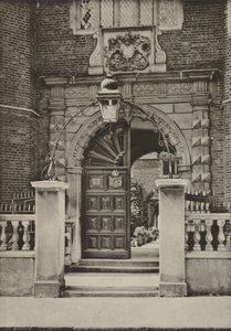 サリー州ギルドフォード、アボット病院のドアウェイ（モノクロ写真 作： William Galsworthy Davie