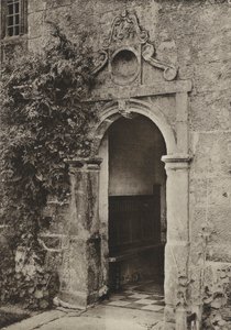 サセックス州バーウォッシュの「Batemans」のドアウェイ（モノクロ写真 作： William Galsworthy Davie