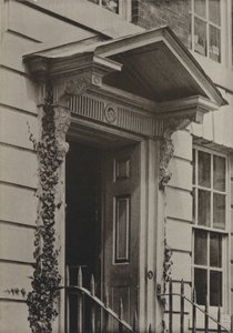 ウィンチェスター、キャッスルヒルのドアウェイ（モノクロ写真 作： William Galsworthy Davie