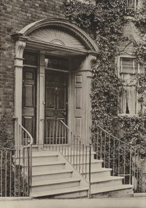 サセックス州ルイス、ハイストリートのドアウェイ（モノクロ写真 作： William Galsworthy Davie