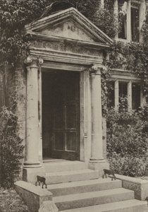 サセックス州バトルの「The Deanery」のドアウェイ（モノクロ写真 作： William Galsworthy Davie