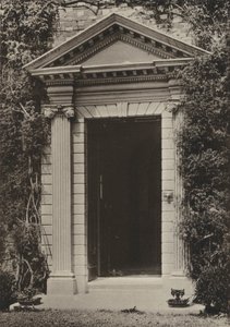 The Vicarage, Hailsham, Sussexのドアウェイ（モノクロ写真 作： William Galsworthy Davie