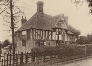 サセックス州ベックリーとノーサイアム近郊、ユウ・ツリー・ファーム（モノクロ写真） 作： William Galsworthy Davie