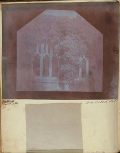 ラコック修道院の回廊の詳細 作： William Henry Fox Talbot