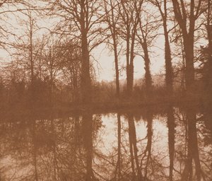 反射、1843年（セピア写真） 作： William Henry Fox Talbot
