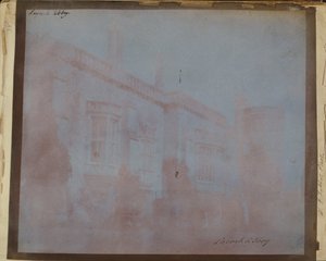 シャリントンの塔があるラコック修道院の南正面 作： William Henry Fox Talbot