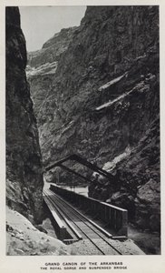 コロラドのキャニオンズ。アーカンソーのグランドカノン、ロイヤルゴージと吊り橋（モノクロ写真 作： William Henry Jackson