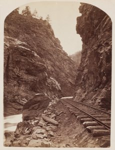 ロッキー山脈の鉄道の眺め、1865年頃（湿板ネガからの卵白プリント）