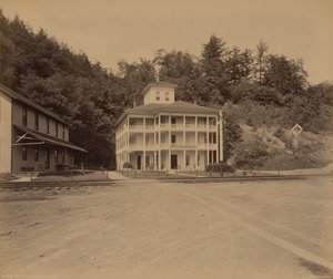オワスコ湖、エンセノア・グレン・ハウス。1895年（写真）