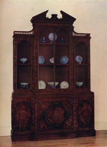 マホガニーのガラス張りのケース、c1760 作： William Vile