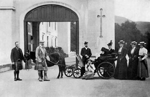 皇帝は1896年にバルモラルを訪問しました。 作： William and Daniel Downey