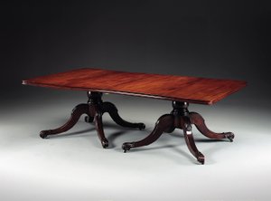 アイルランドのジョージ4世の2つの台座のダイニングテーブル、1825年頃（マホガニー）