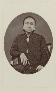 Ratoe van Pakoe Boewono IX、Susuhunan van Surakarta の妻 作： Woodbury and Page