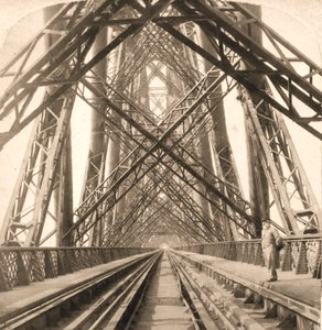 グレートフォースブリッジ、スコットランド、1896年。 作： Works and Sun Sculpture Studios