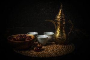  作： 
