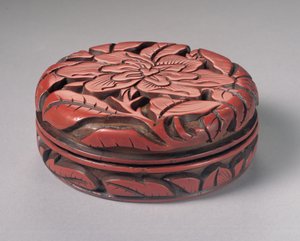 円形彫刻辰砂箱とカバー（漆木材） 作： Yuan Dynasty Chinese School