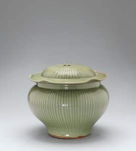 Longquan Celadon Ribbed Jar＆Cover
