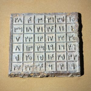 元朝時代の人物を表現したマジックテーブル