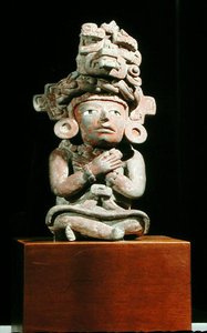 サポテカ族の「13匹の蛇」の女神をかたどった葬儀用壷 600～900年頃（陶製） 作： Zapotec Zapotec