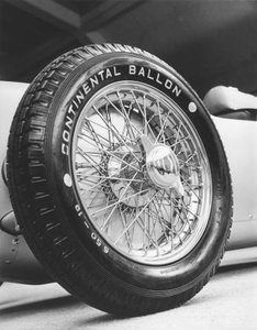 1934-1935年頃、1911年製オート・ユニオンレーシングカーの前輪 作： ゾルタングラス