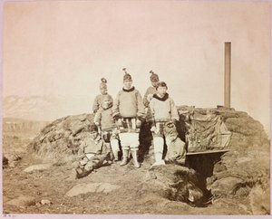 ジョージ・ナレス(1831-1915)のアークティック遠征(1875-1876) : ディスコをする先住民女性のグループ 作： Frederick (attr. to) Barnard