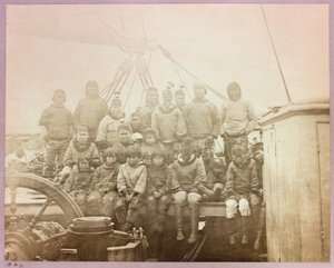 ジョージ・ナレス（1831-1915）のアークティック遠征（1875-1876）：「ディスカバリー」に乗った原住民の集団 作： Frederick (attr. to) Barnard