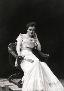 フェミニンなポートレート 作： Henry Charles Fehr