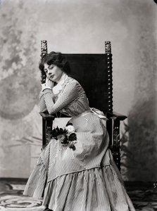 フェミニンなポートレート 作： Henry Charles Fehr