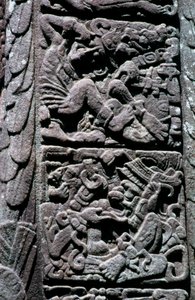 グアテマラ、イザバル、クイリグアのステラDのヒエログリフ、古典期後期、西暦600〜900年頃（写真 作： Hippolyte Lalaise Devéria