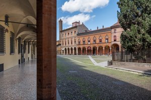Piazza Santo Stefano、ボローニャ、イタリア（写真） 作： . .