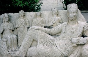 パルミリアの家族を描いたレリーフ（前10〜8世紀頃）（石材 作： Hippolyte Lalaise Devéria