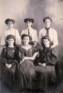 カントリーエステートの国内スタッフ、1898年頃（写真） 作： . .