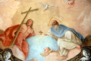 ウディネの大聖堂。聖なる三位一体。父、イエス、聖霊。絵画。イタリア。