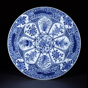 青と白の皿、康熙帝時代、1700年頃（磁器 作： Chinese School