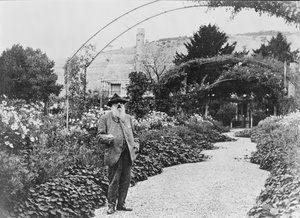 ジヴェルニーの庭にあるクロードモネ（1840〜1926年）、1925年