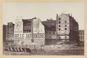 La Belle Jardinière: パリ、シテ通りの取り壊し中の店舗 作： attributed to Charles Marville
