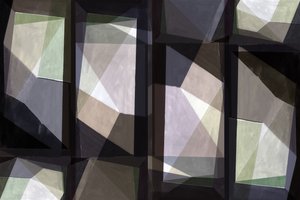幾何学模様の窓明かり 作： cartissi