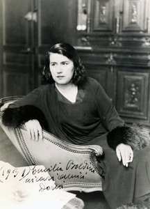 ジョヴァンニ・ボルディーニ（1842-1931）の妻、エミリア・カルドナ・ボルディーニ（1931年、パリにて）（モノクロ写真