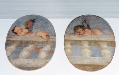 手すりの上を登る2つの翼のあるプッティ（聖具室の丸い部分）（フレスコ画 作： Veronese