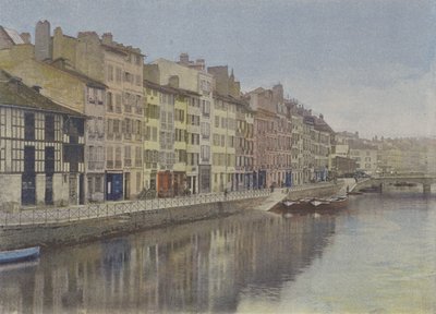 バイヨンヌ、ニヴ川の岸壁（カラー写真 作： (after) French Photographer