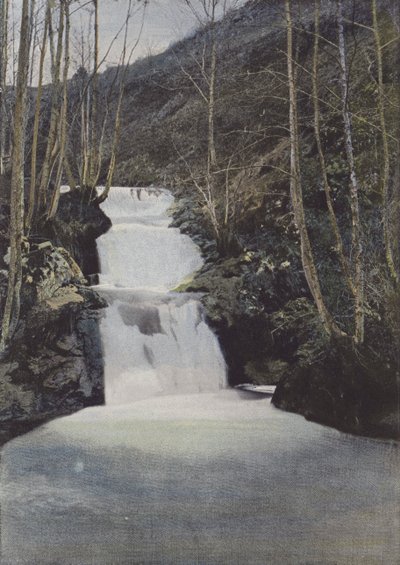 Muratの近くにあるBenetの滝（カラー写真 作： (after) French Photographer