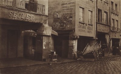 ハレの日の柱の断片（モノクロ写真 作： (after) French Photographer