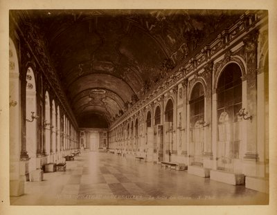 パリ：ヴェルサイユ、鏡の回廊（モノクロ写真） 作： (after) French Photographer
