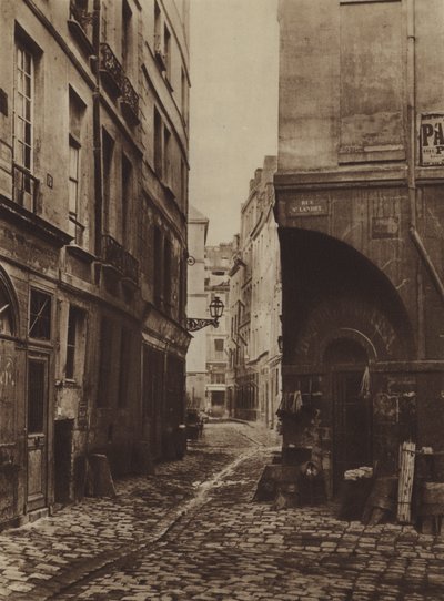 1864年、サン・ランドリー通りから撮影されたマルムセ通りは、新しいホテル・デューの敷地内にあった（モノクロ写真）。 作： (after) French Photographer