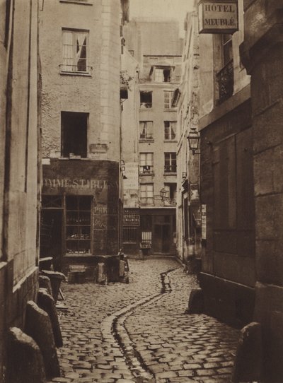 1865年のトロワ・キャネット通りは、新しいホテル・デューの敷地だった（モノクロ写真 作： (after) French Photographer